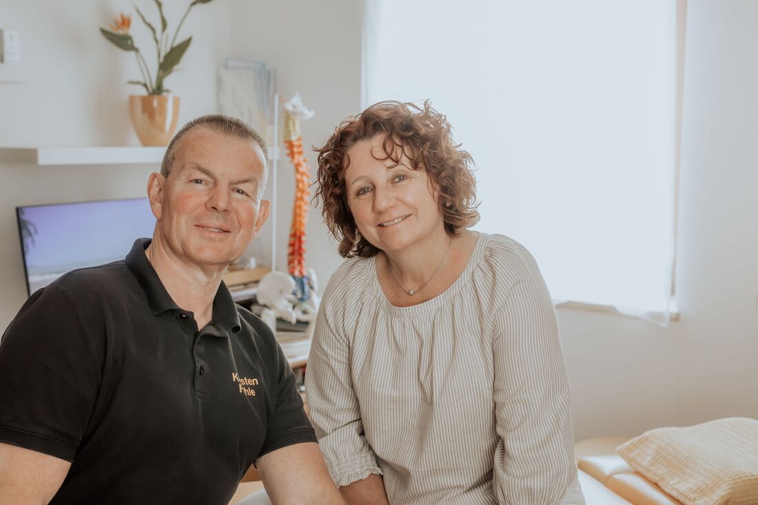 Danuta Stekla und Karsten Fähle in ihrer Praxis in Nördlingen